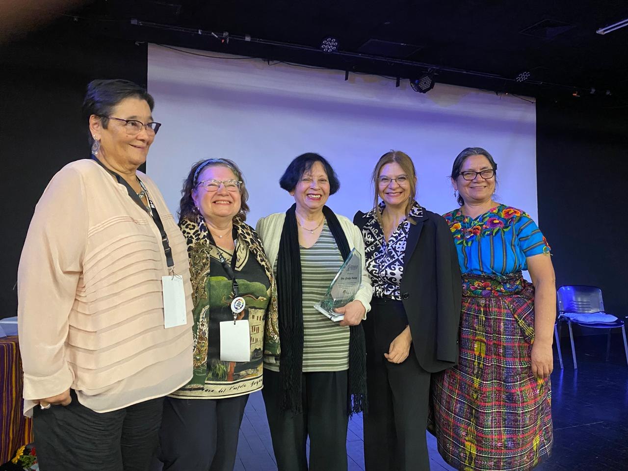 Participantes durante el reconocimiento de ONU Mujeres, la Embajada de España y Mujeres Transformando el Mundo
